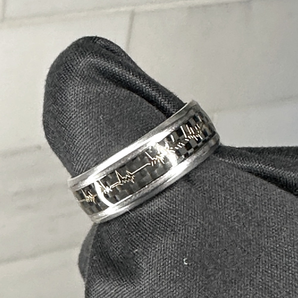 Mens Custom Stainless Steel “Heart Beat” Lifeline Carbon Fiber Ring Size 10
